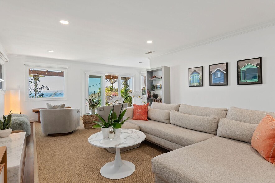 living room - 2290 Golden Gate Ave
