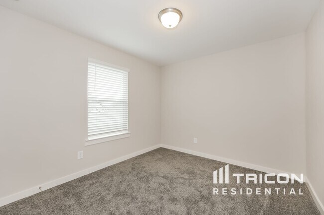 Building Photo - 1113 Fallgate Dr