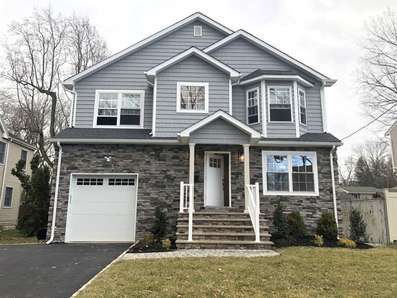 Front - 10 Wardell Rd