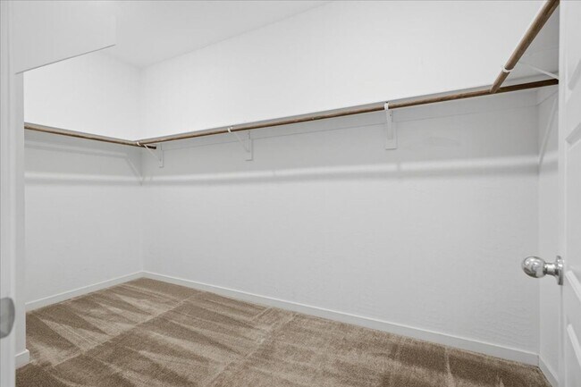 Building Photo - 6510 Silver Estates St