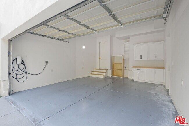 Building Photo - 1153 S Clark Dr