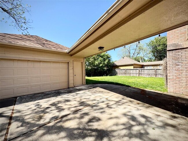 Building Photo - 119 Shadow Wood Dr
