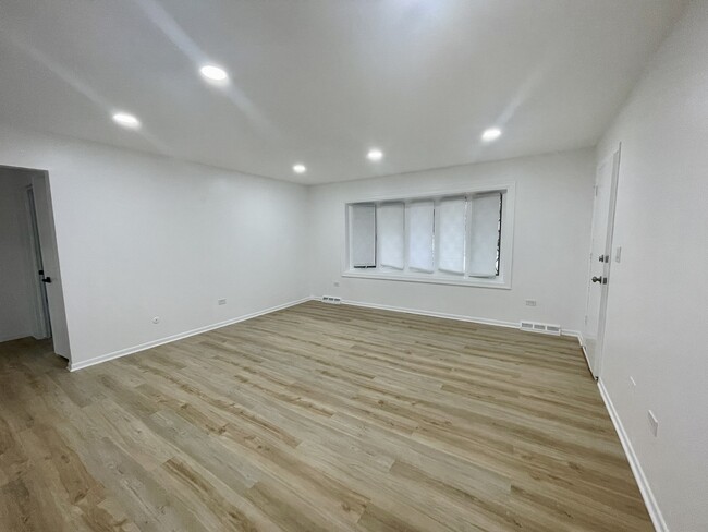 Building Photo - 1005 Cardinal Ln