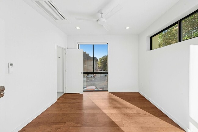 Building Photo - Three 3X3 stand alone townhomes in West Campus!