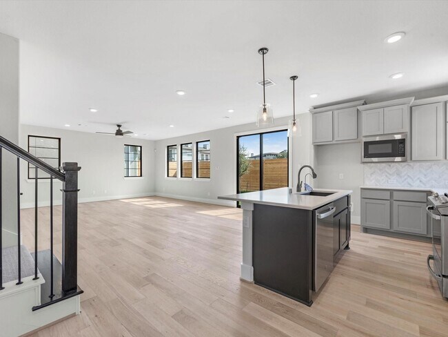 Building Photo - 12038 Royal Oaks Banner Wy