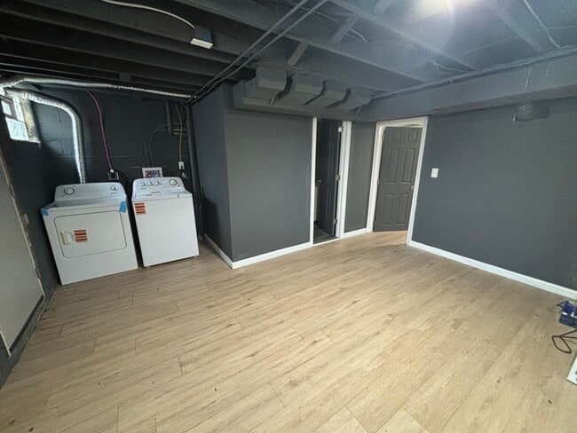 Building Photo - 3 bedroom townhome 21213