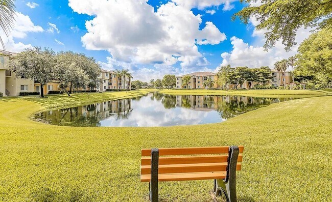 Building Photo - 500 Crestwood Ct S