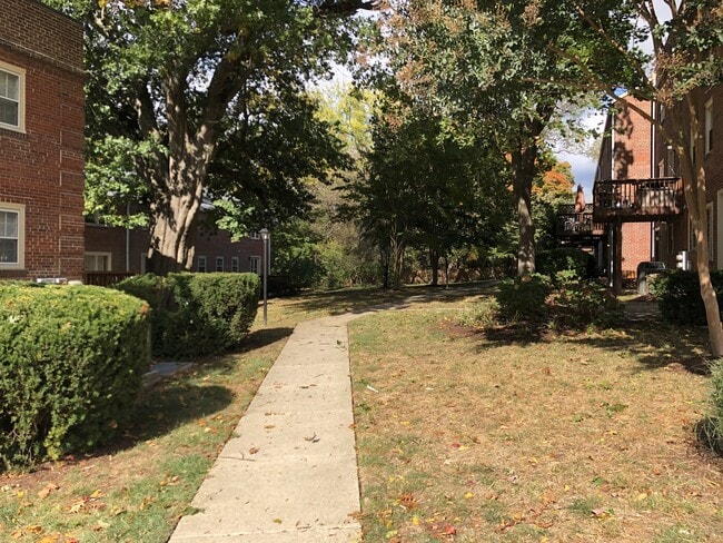 Building Photo - 6644 Hillandale Rd