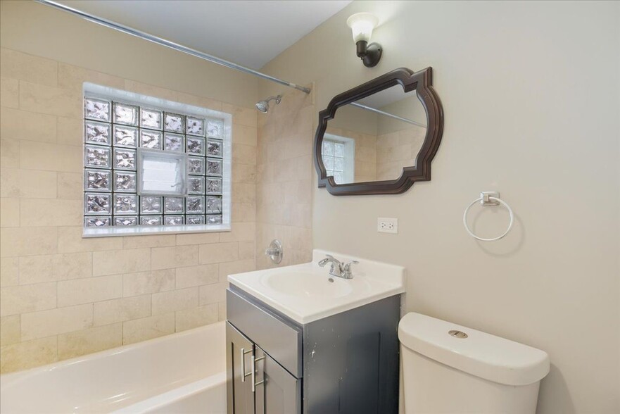 Building Photo - 337 Custer Ave