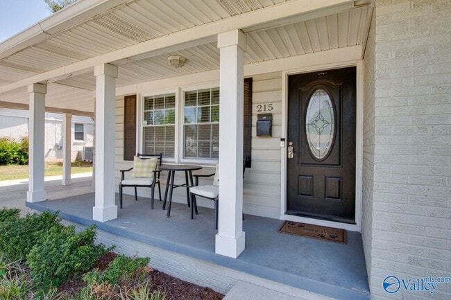 Building Photo - 215 Drake Ave SW