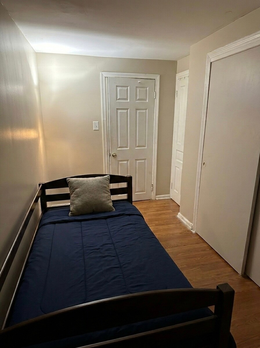 Building Photo - 3933 James St