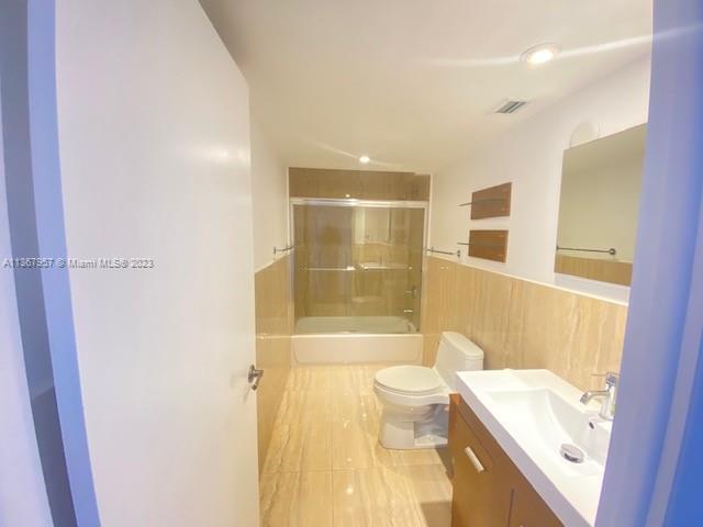 Building Photo - 1865 Brickell Ave