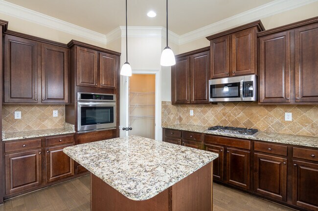 Building Photo - 1037 Dietrich Ln