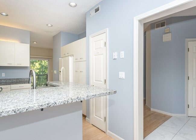 Building Photo - 285 Bishops Forest Dr