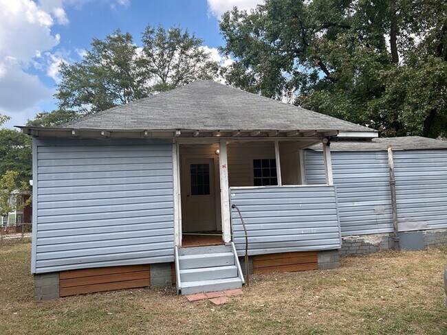 Building Photo - 219 Crest Ln