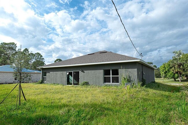 Building Photo - 990 Quaker St SE