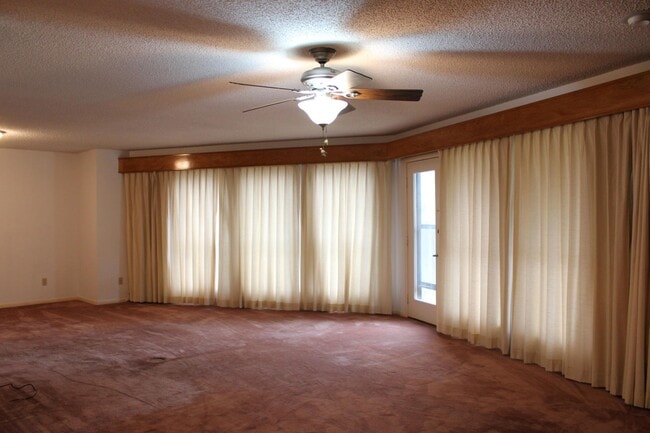 Building Photo - 153 Ben Hogan Dr