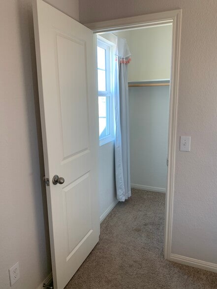 Building Photo - 291 Seneca Loop