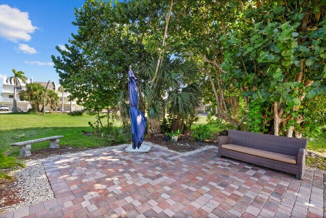 Building Photo - 670 Hernando St