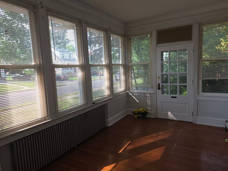 Sun porch - 228 W Magnolia Ave