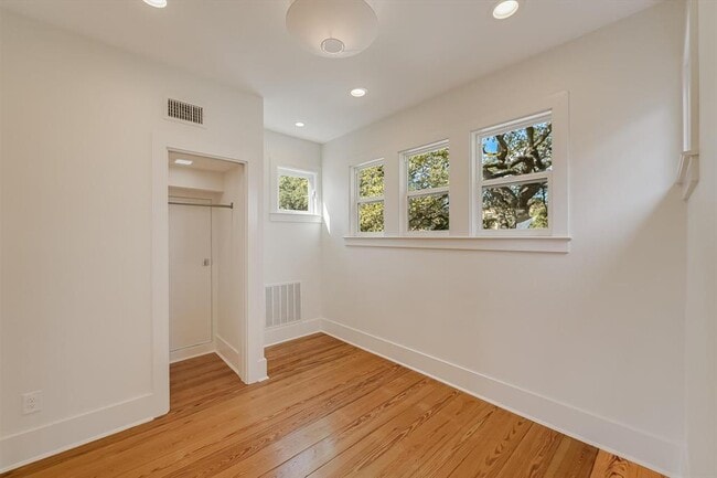 Building Photo - 1203 Newton St