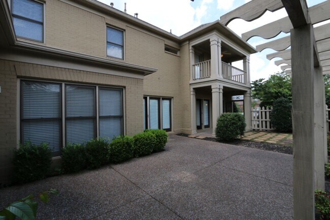 Building Photo - EXECUTE LIVING IN PRIVATE COMMUNITY