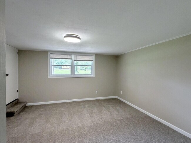 Building Photo - 725 Wildflower Ln