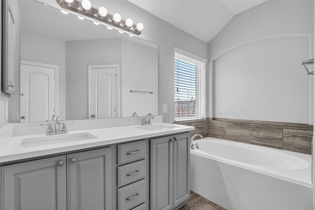 Building Photo - 16838 Ellicott Rock Dr