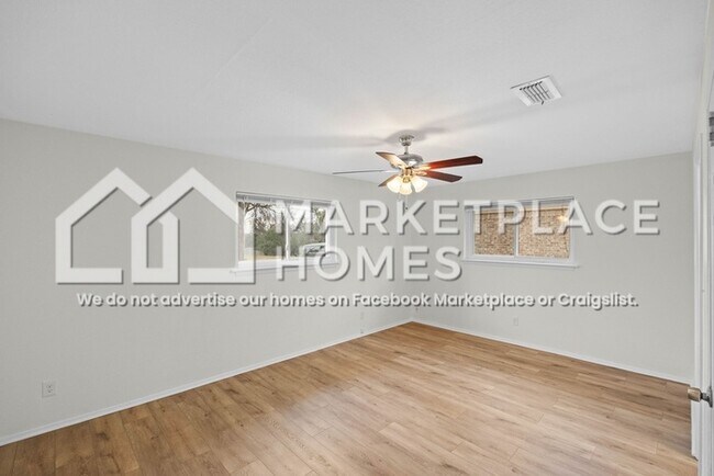 Building Photo - 2105 E Riviera Dr