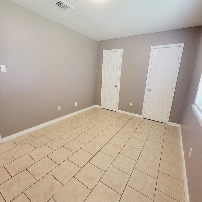 Building Photo - 8607 Crystal Cove Cir