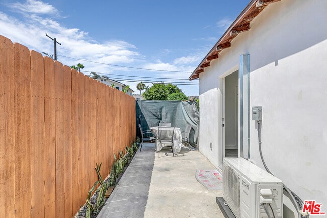 Building Photo - 10250 Stagg St