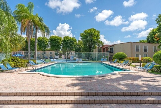 Building Photo - 10832 N Kendall Dr