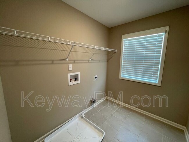 Building Photo - 2322 Sheridan Dr