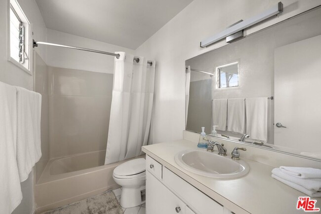 Building Photo - 3210 Coldwater Canyon Ln