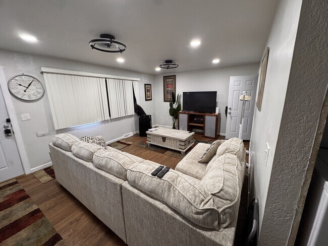 Building Photo - 2528 14th Ave Ct