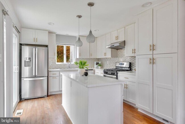 Building Photo - 2400 S Arlington Ridge Rd