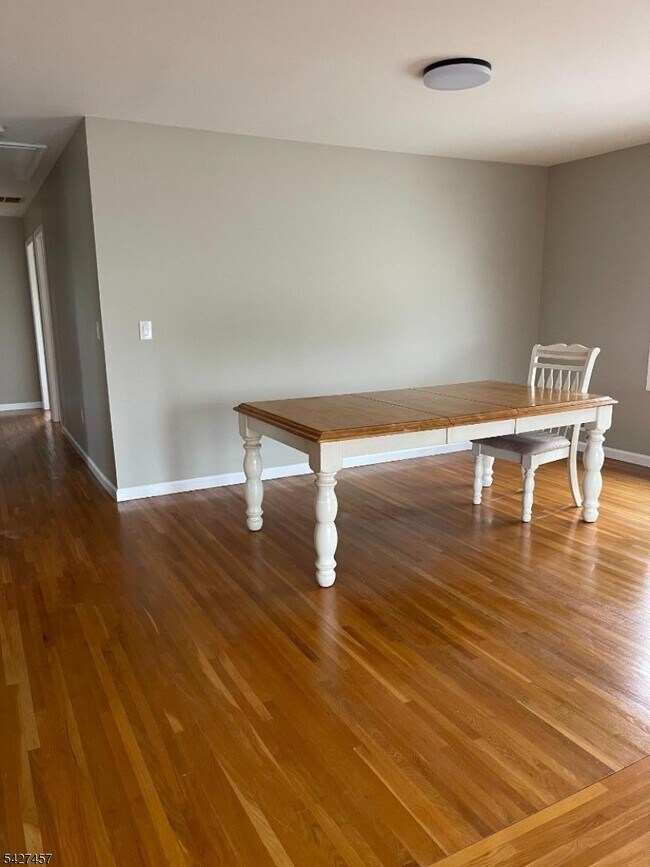 Building Photo - 254 Crystal St