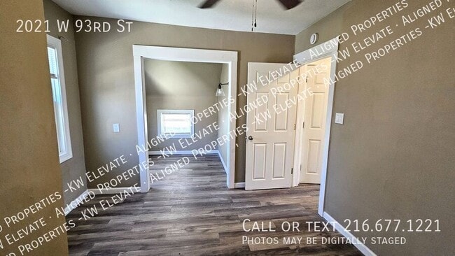 Building Photo - 2021 W 93rd St