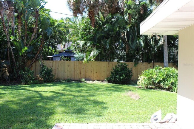 Building Photo - 4506 W Leona St