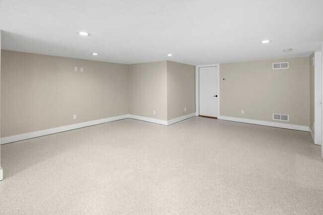 Building Photo - Beautiful Home - Excellent Kenilworth Location!