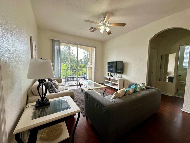 Building Photo - 2300 Silver Palm Dr