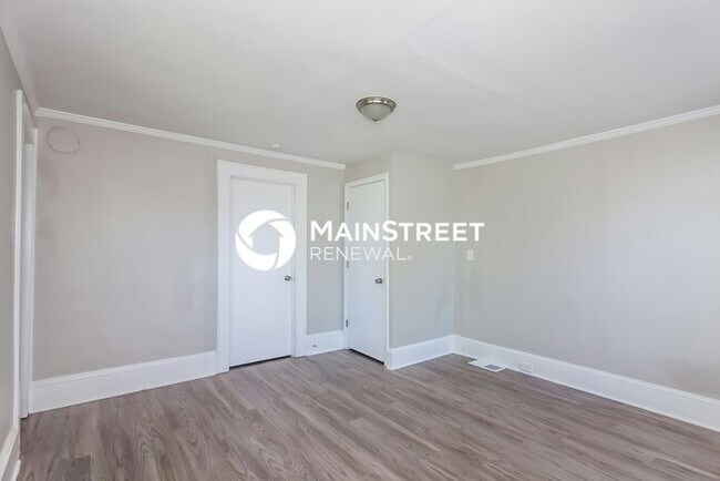 Building Photo - 4 Bedroom Pet-Friendly Home in Charlotte, NC with Main Street Renewal