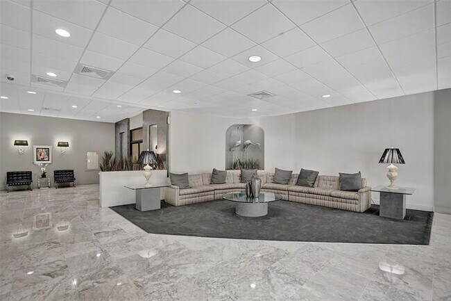 Building Photo - 3015 N Ocean Blvd