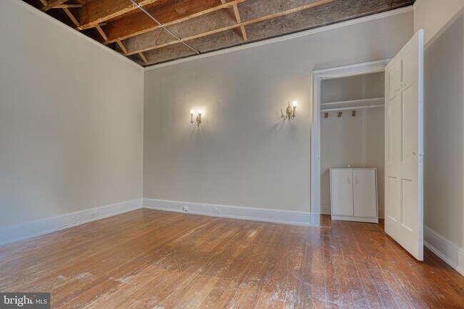 Building Photo - 101 W 39th St