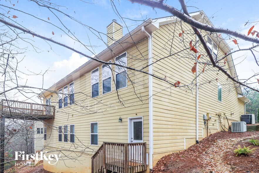 Building Photo - 677 Longwood Pl