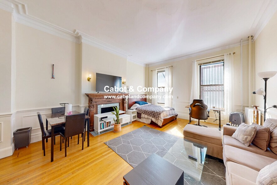 Building Photo - 231 Beacon St