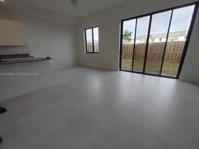 Building Photo - 1280 N Flagler Ave