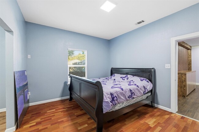 Building Photo - 2734 Fordham Rd