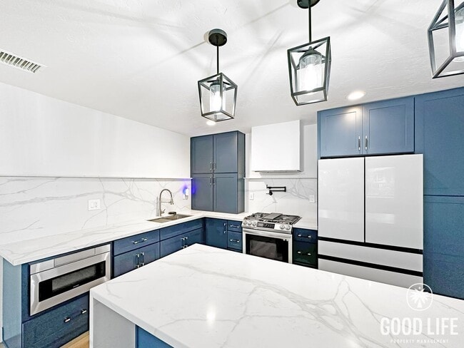 Building Photo - Stylish 2BR in Gated Community | Pool, Jacuzzi & Balcony