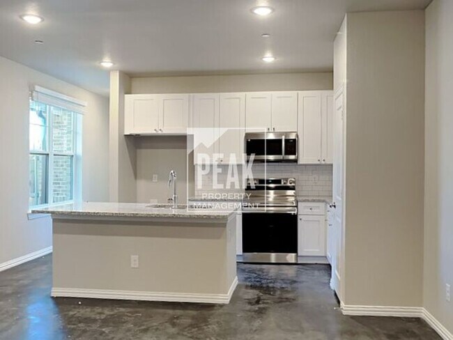Building Photo - BRAND NEW Willow Crossing Townhomes for Re...